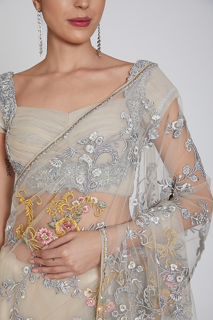 Oyster Embroidered Net Reception Saree Set by Bhairavi Jaikishan at Pernia's Pop Up Shop