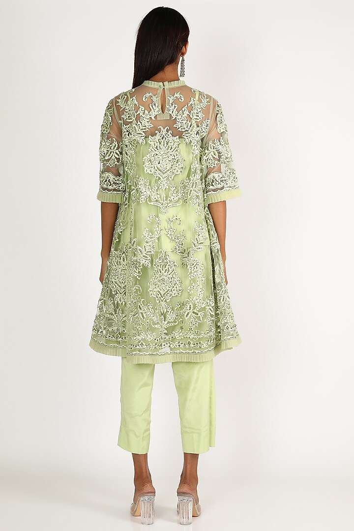 Green Embroidered Kurta Set by Bhairavi Jaikishan at Pernia's Pop Up Shop