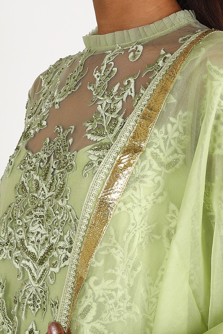 Green Embroidered Kurta Set by Bhairavi Jaikishan at Pernia's Pop Up Shop