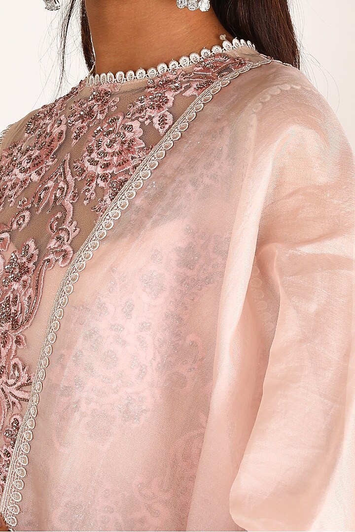 Pink Embroidered Kurta Set by Bhairavi Jaikishan at Pernia's Pop Up Shop