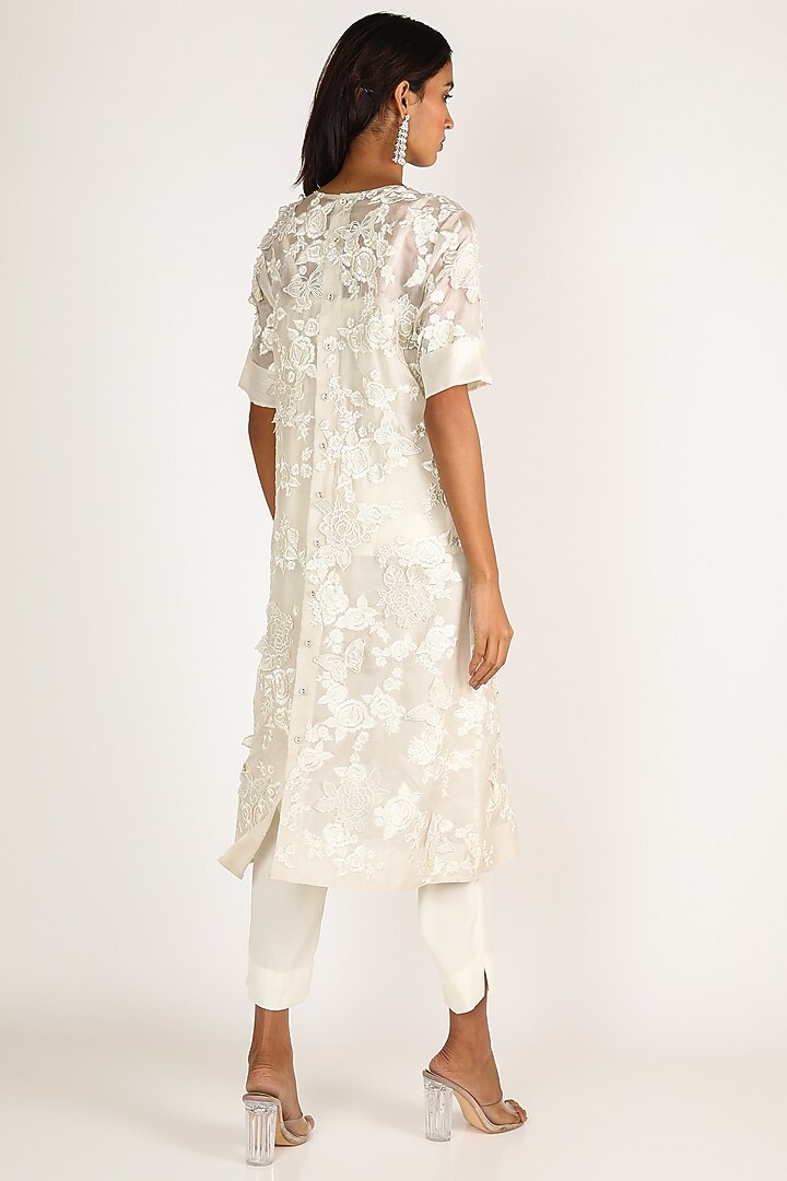 White Embroidered Kurta Set by Bhairavi Jaikishan at Pernia's Pop Up Shop
