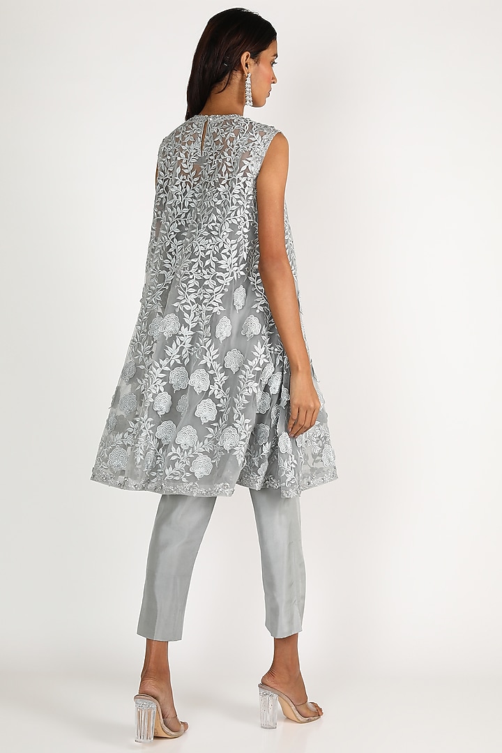 Dove Blue Embroidered Kurta Set by Bhairavi Jaikishan at Pernia's Pop Up Shop
