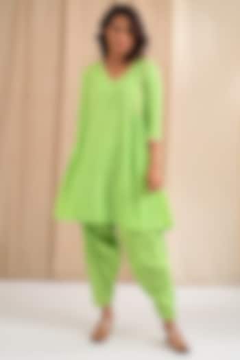 Parrot Green Cotton Heart Embroidered Side Paneled Kurta Set by Blushing Couture by Shafali