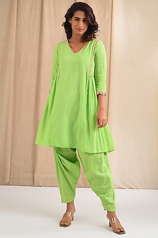 Parrot Green Cotton Heart Embroidered Side Paneled Kurta Set by Blushing Couture by Shafali