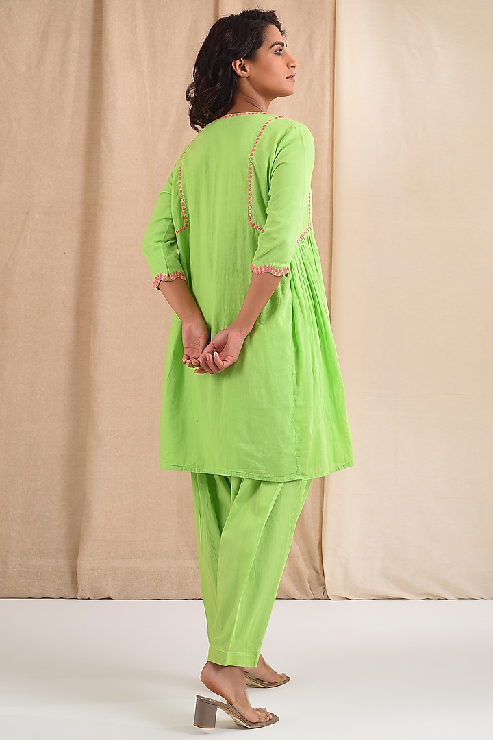 Parrot Green Cotton Heart Embroidered Side Paneled Kurta Set by Blushing Couture by Shafali at Pernia's Pop Up Shop