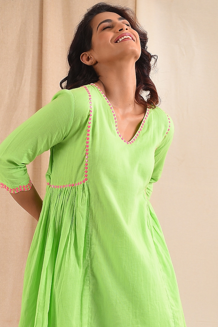 Parrot Green Cotton Heart Embroidered Side Paneled Kurta Set by Blushing Couture by Shafali at Pernia's Pop Up Shop