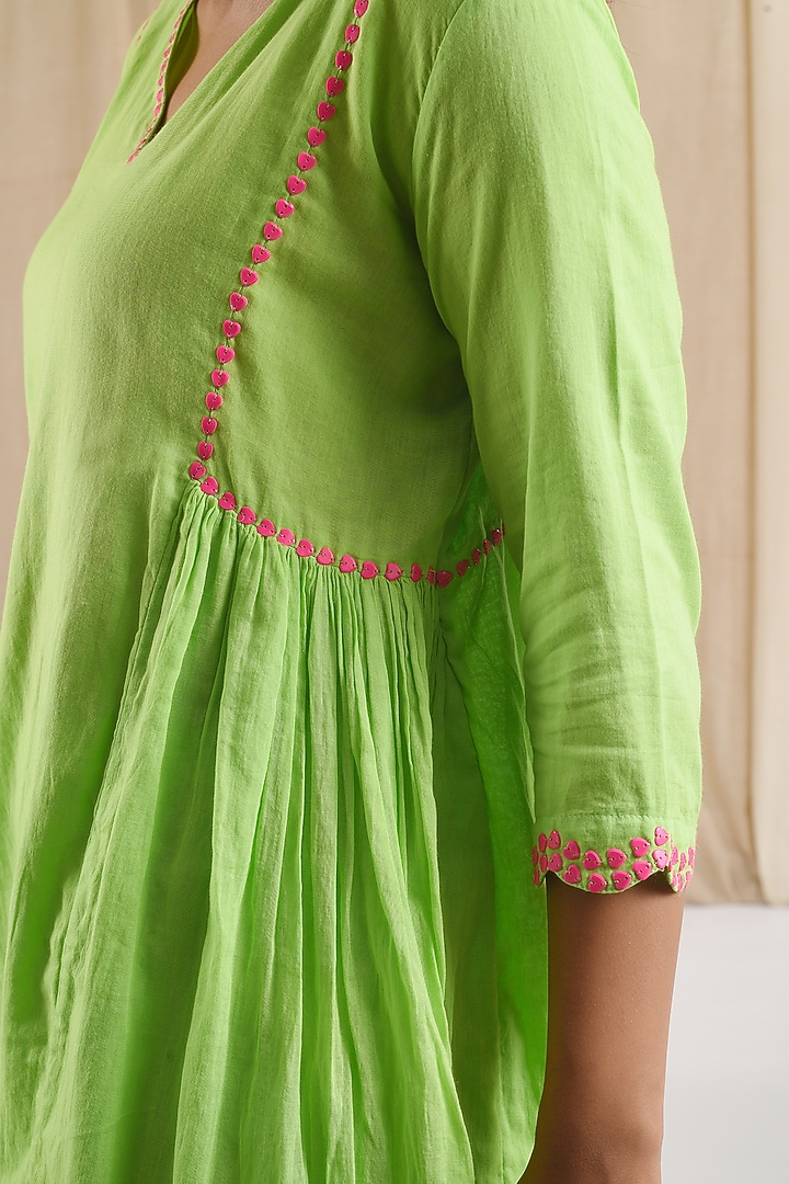 Parrot Green Cotton Heart Embroidered Side Paneled Kurta Set by Blushing Couture by Shafali at Pernia's Pop Up Shop