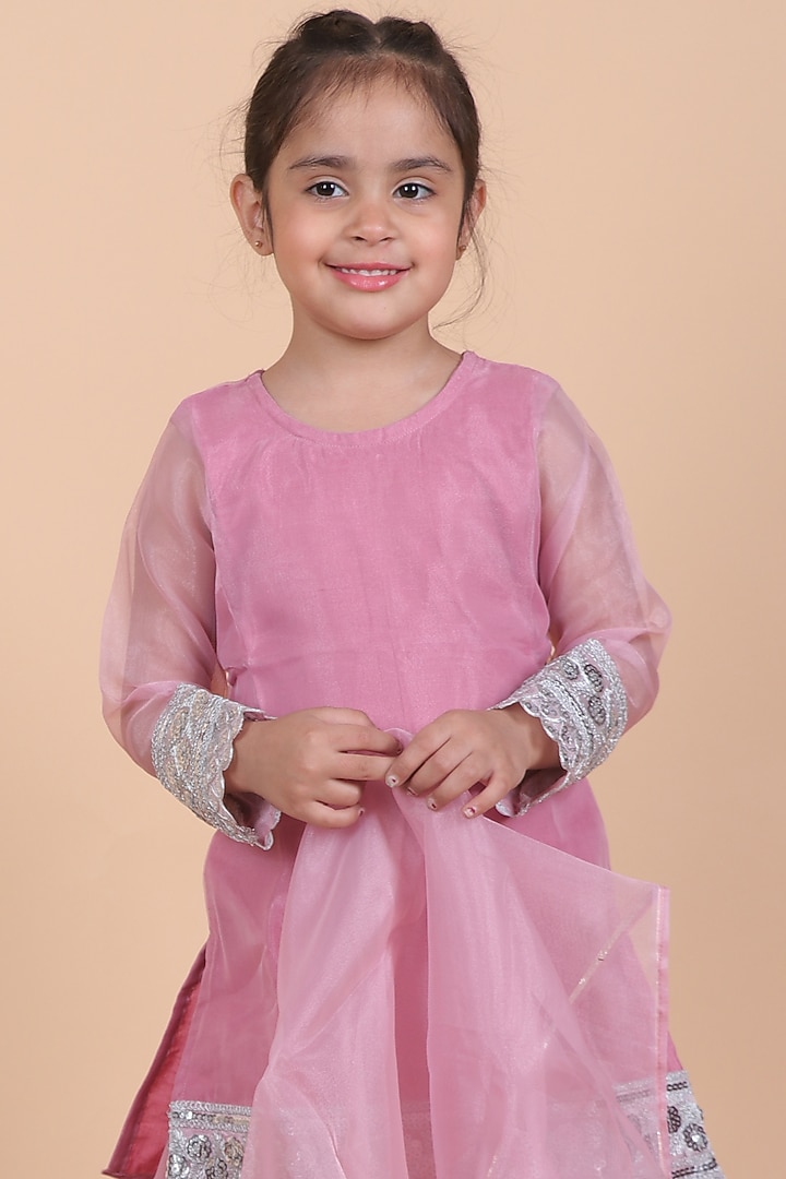 Onion Pink Tissue Embroidered Kurta Set For Girls by Little Blessings at Pernia's Pop Up Shop