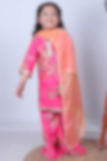 Pink Chanderi Printed & Embroidered Kurta Set For Girls by Little Blessings at Pernia's Pop Up Shop