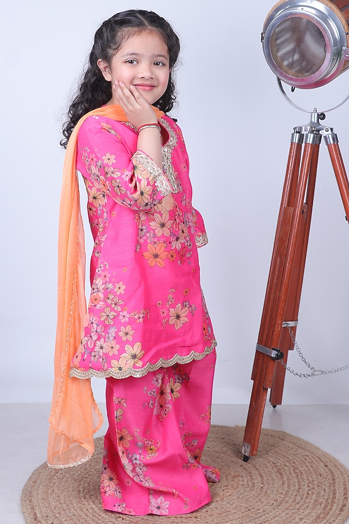 Pink Chanderi Printed & Embroidered Kurta Set For Girls by Little Blessings at Pernia's Pop Up Shop