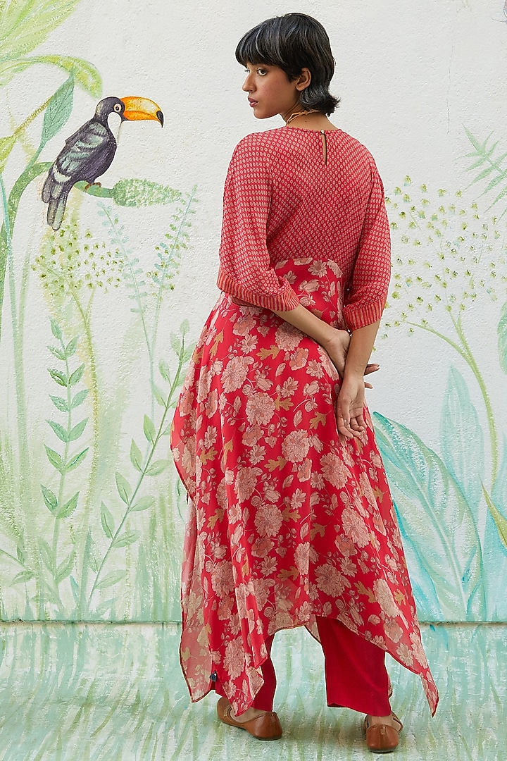 Raspberry Pink Chiffon Printed Asymmetric Kurta Set by Basil Leaf at Pernia's Pop Up Shop