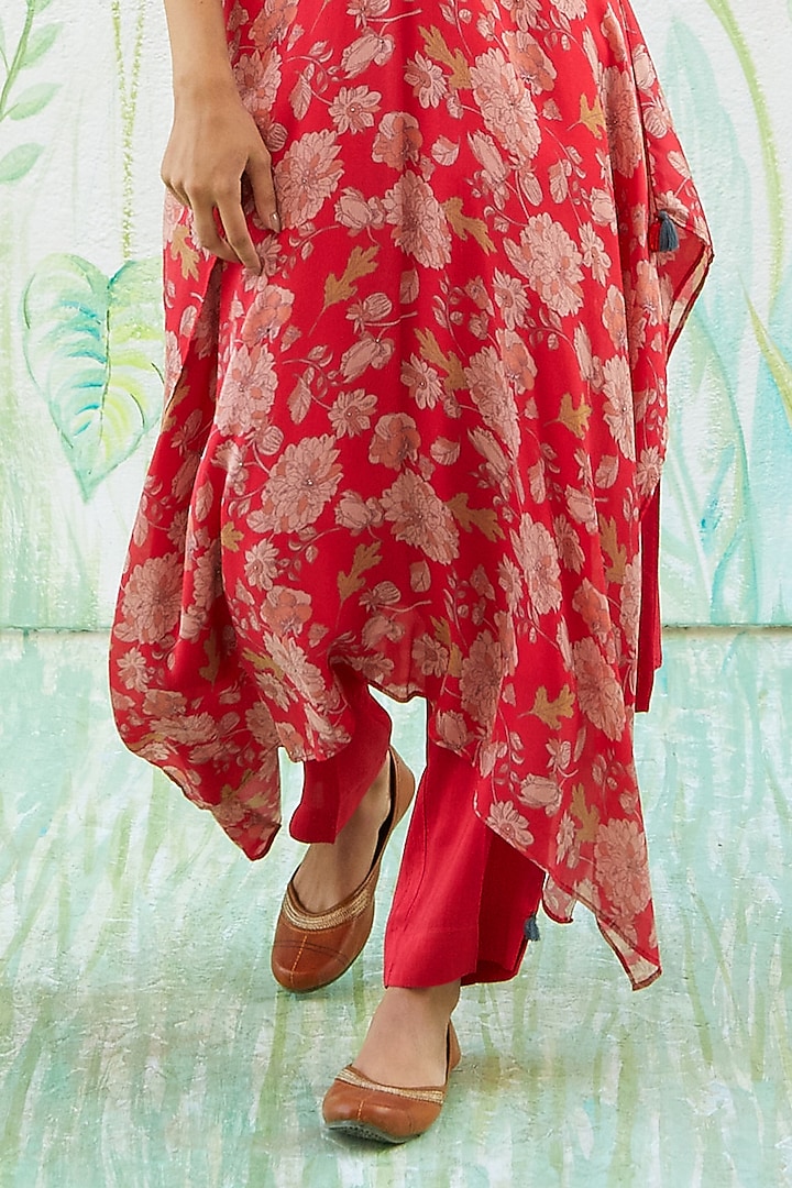 Raspberry Pink Chiffon Printed Asymmetric Kurta Set by Basil Leaf at Pernia's Pop Up Shop