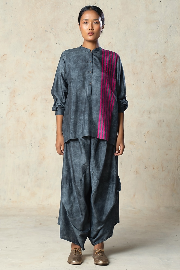 Grey Tussar Kurta Set by Basil Leaf at Pernia's Pop Up Shop