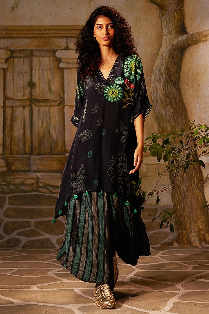 Black Crepe Printed Kurta Set by Basil Leaf at Pernia's Pop Up Shop