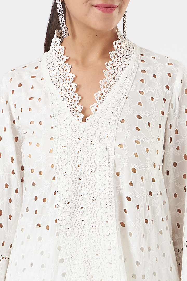 White Embroidered Kurta Set by Blush & M at Pernia's Pop Up Shop