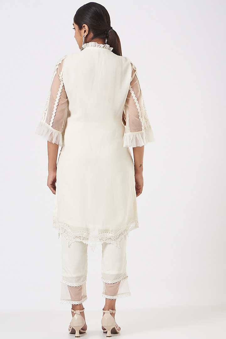 Off-White Embroidered Kurta Set by Blush & M at Pernia's Pop Up Shop