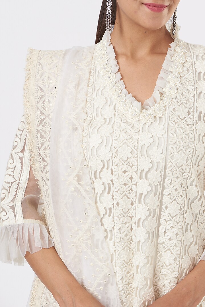 Off-White Embroidered Kurta Set by Blush & M at Pernia's Pop Up Shop