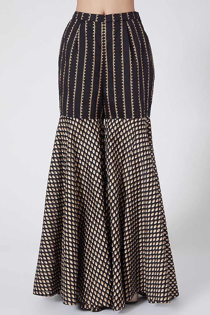 Black & Golden Printed Kurta Set by Bhumika Sharma at Pernia's Pop Up Shop