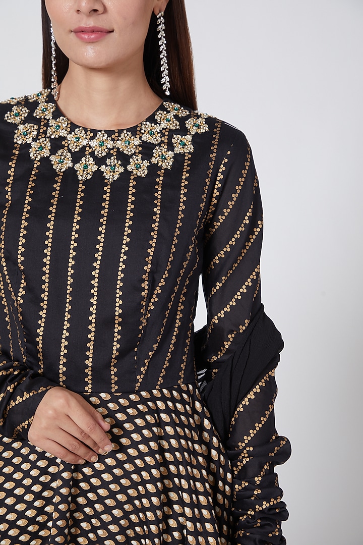 Black & Golden Printed Kurta Set by Bhumika Sharma at Pernia's Pop Up Shop