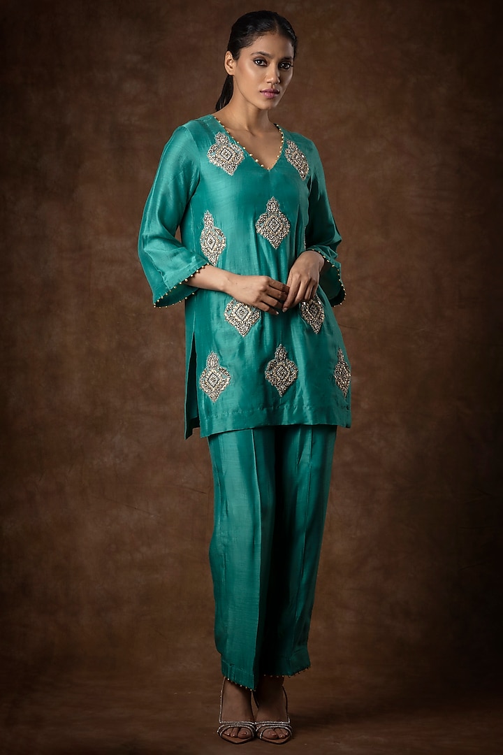 Turquoise Silk Blend Embroidered Kurta Set by Bhumika Sharma