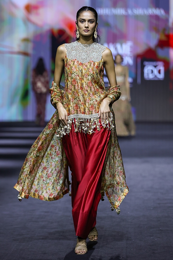 Red Georgette Floral Embroidered Kurta Set by Bhumika Sharma at Pernia's Pop Up Shop