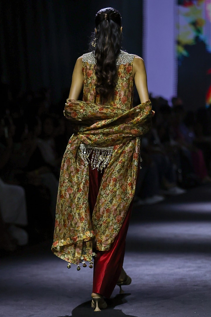 Red Georgette Floral Embroidered Kurta Set by Bhumika Sharma at Pernia's Pop Up Shop