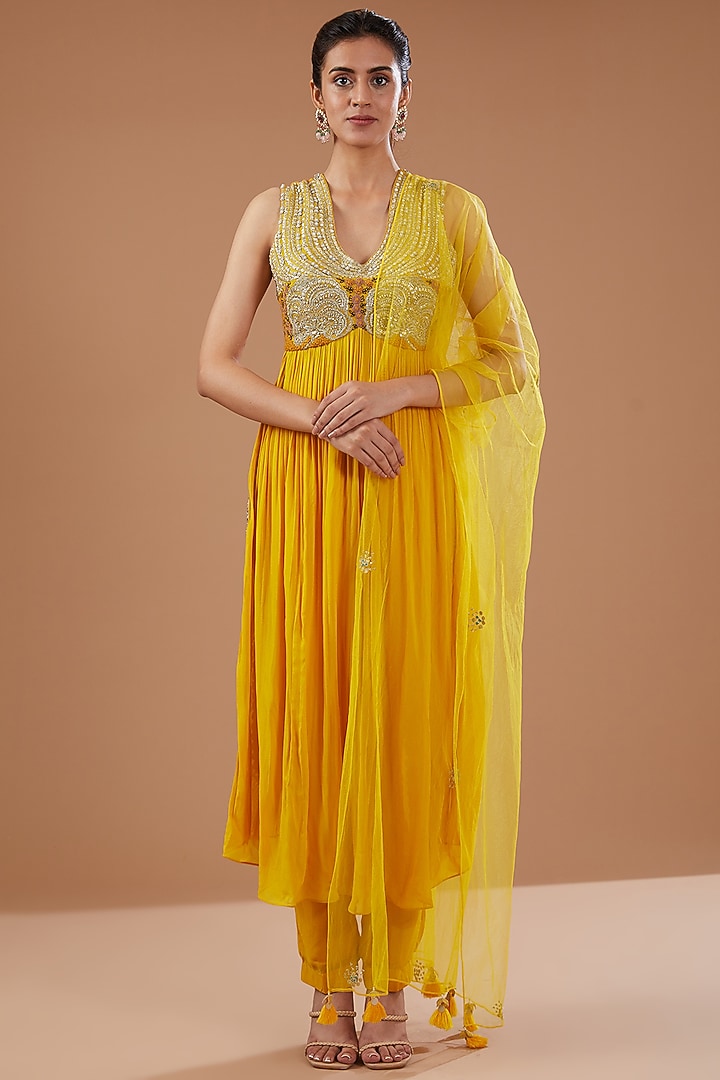Yellow Silk Kurta Set by Bhumika Sharma at Pernia's Pop Up Shop