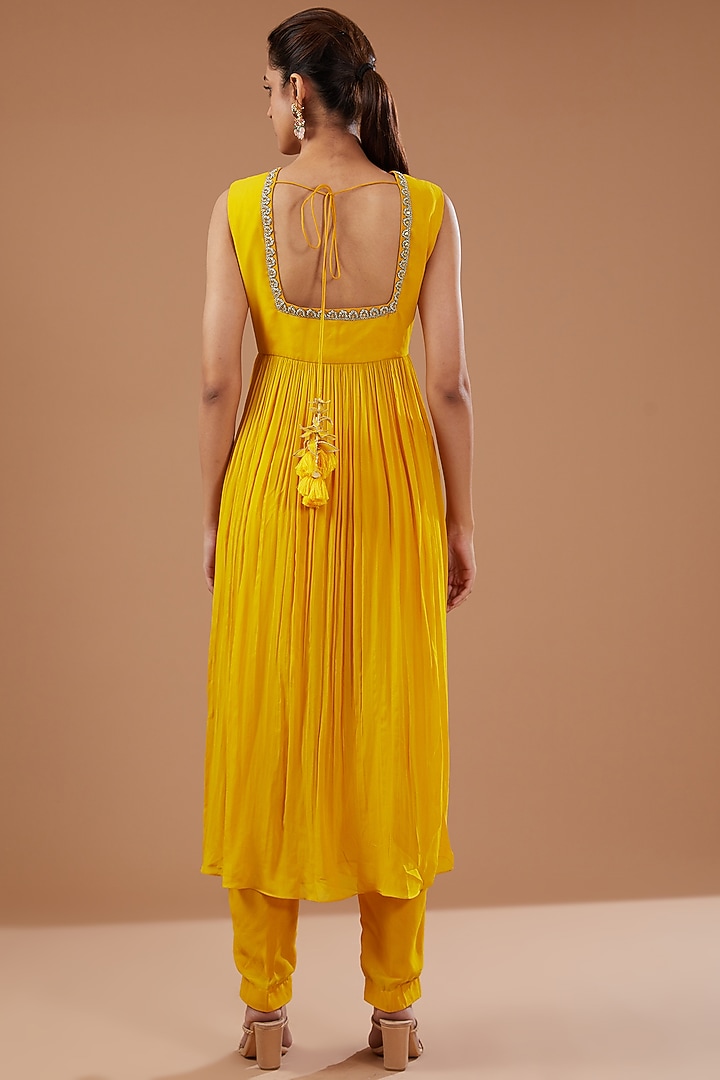 Yellow Silk Kurta Set by Bhumika Sharma at Pernia's Pop Up Shop