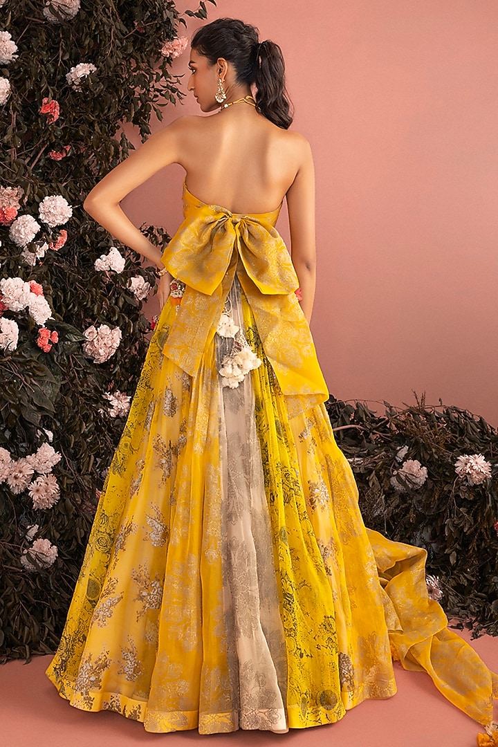 Mustard Organza Printed Wedding Lehenga Set by Bhumika Sharma at Pernia's Pop Up Shop