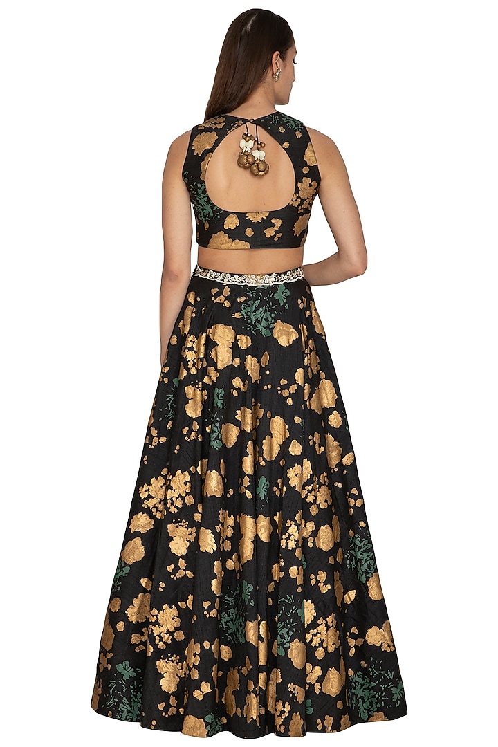 Black Floral Embroidered Wedding Lehenga Set by Bhumika Sharma at Pernia's Pop Up Shop