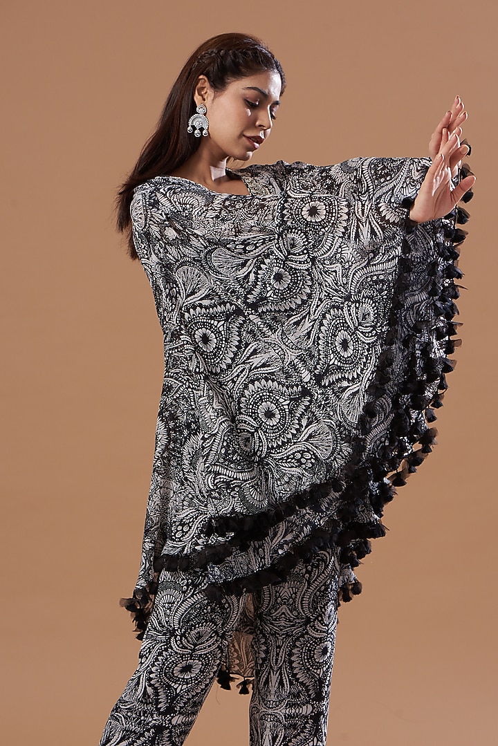 Black Printed & Embroidered Kurta Set by Bhumika Sharma at Pernia's Pop Up Shop