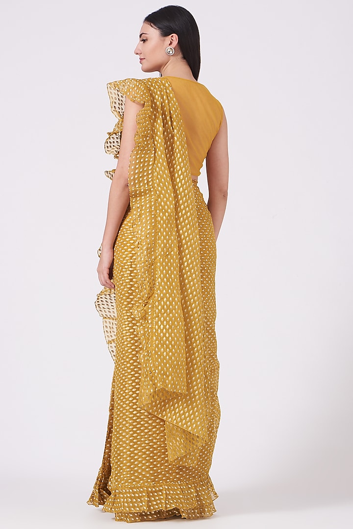 Haldi Organza Printed & Hand Embroidered Saree Set by Bhumika Sharma at Pernia's Pop Up Shop