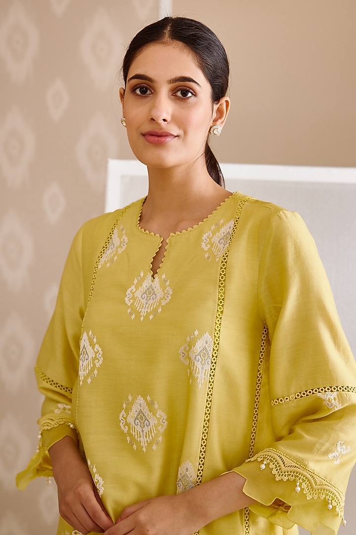Yellow Chanderi Silk Embroidered A-Line Kurta Set by Bunka at Pernia's Pop Up Shop