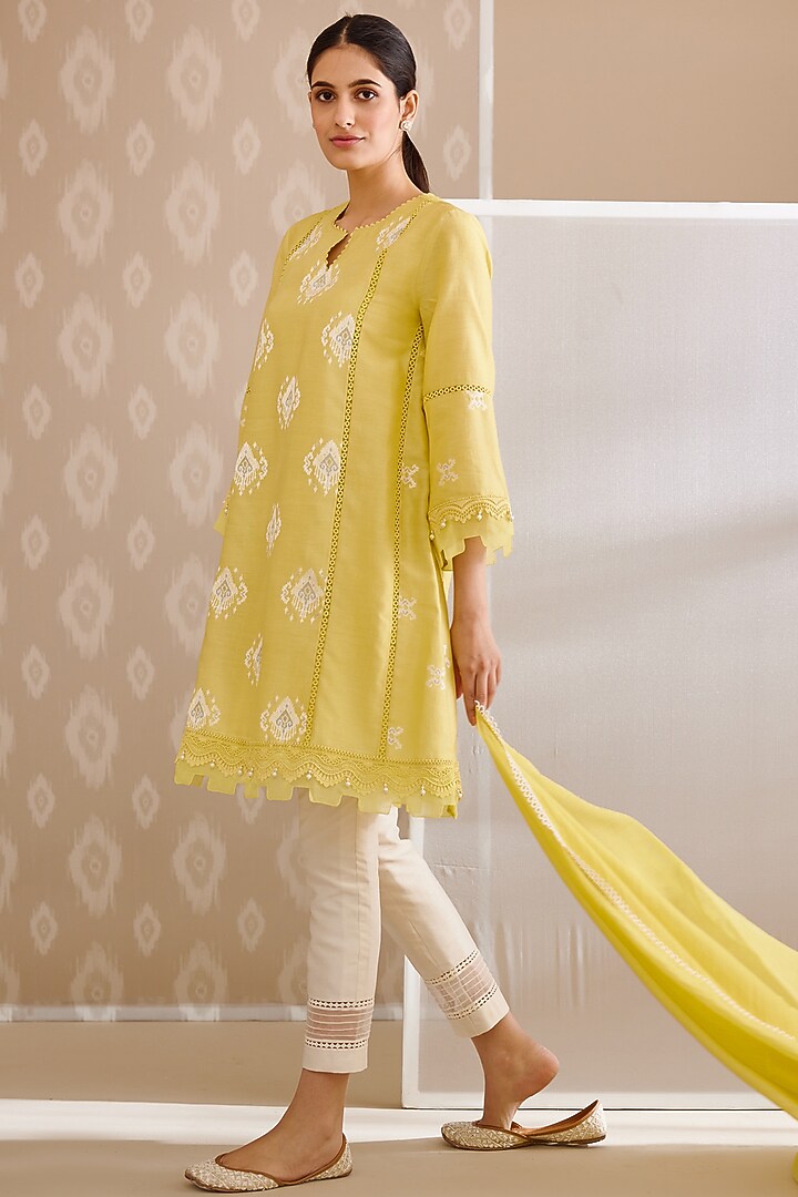 Yellow Chanderi Silk Embroidered A-Line Kurta Set by Bunka at Pernia's Pop Up Shop