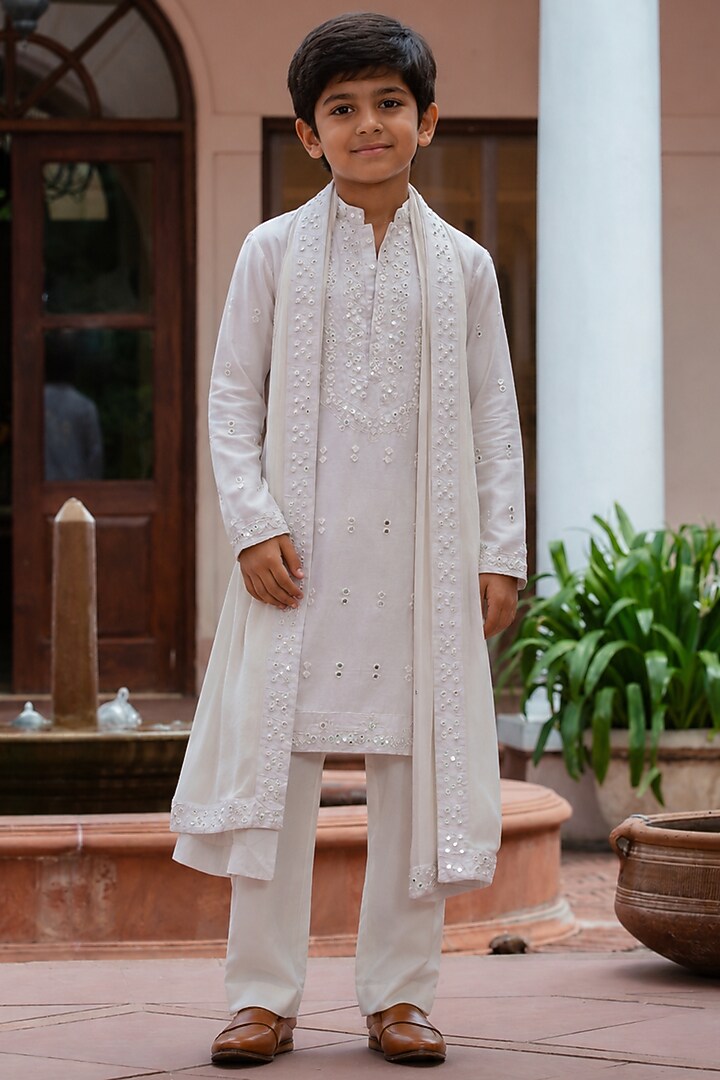 Off-White Chanderi Kurta Set For Boys by Bohame Kids at Pernia's Pop Up Shop