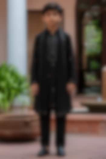 Black Chanderi Kurta Set For Boys by Bohame Kids at Pernia's Pop Up Shop