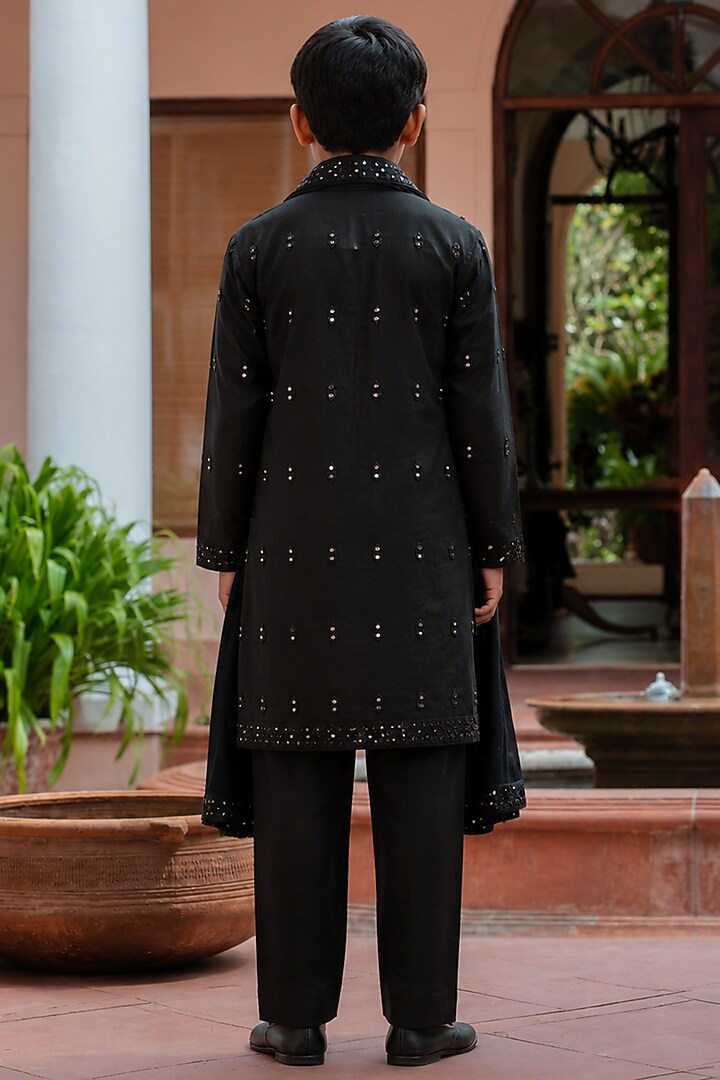 Black Chanderi Kurta Set For Boys by Bohame Kids at Pernia's Pop Up Shop