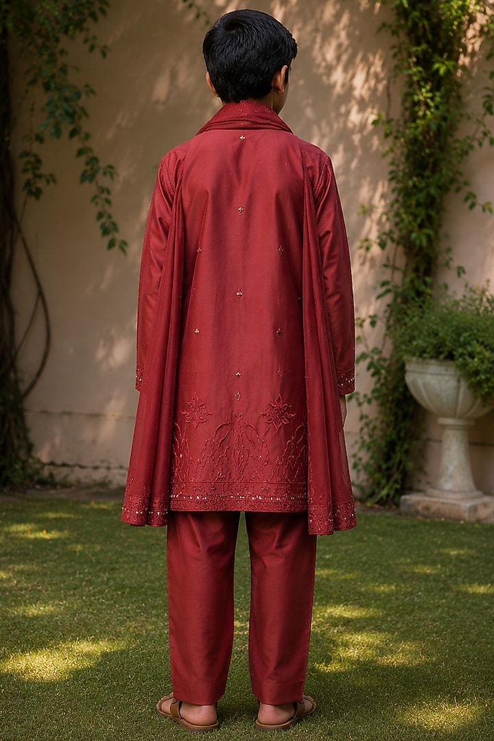 Maroon Chanderi Kurta Set For Boys by Bohame Kids at Pernia's Pop Up Shop