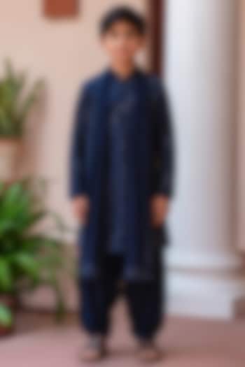 Navy Blue Chanderi Kurta Set For Boys by Bohame Kids at Pernia's Pop Up Shop