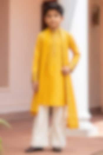 Mustard Chanderi Kurta Set For Boys by Bohame Kids at Pernia's Pop Up Shop