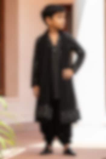 Black Chanderi Embellished Kurta Set For Boys by Bohame Kids at Pernia's Pop Up Shop