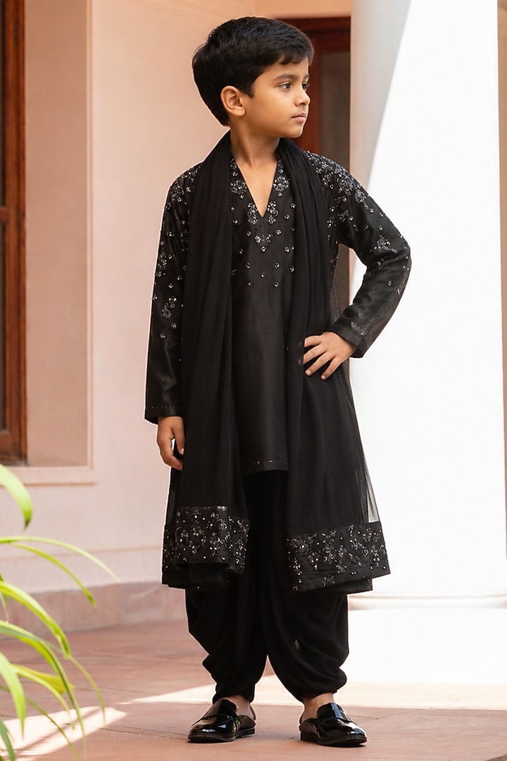 Black Chanderi Embellished Kurta Set For Boys by Bohame Kids at Pernia's Pop Up Shop