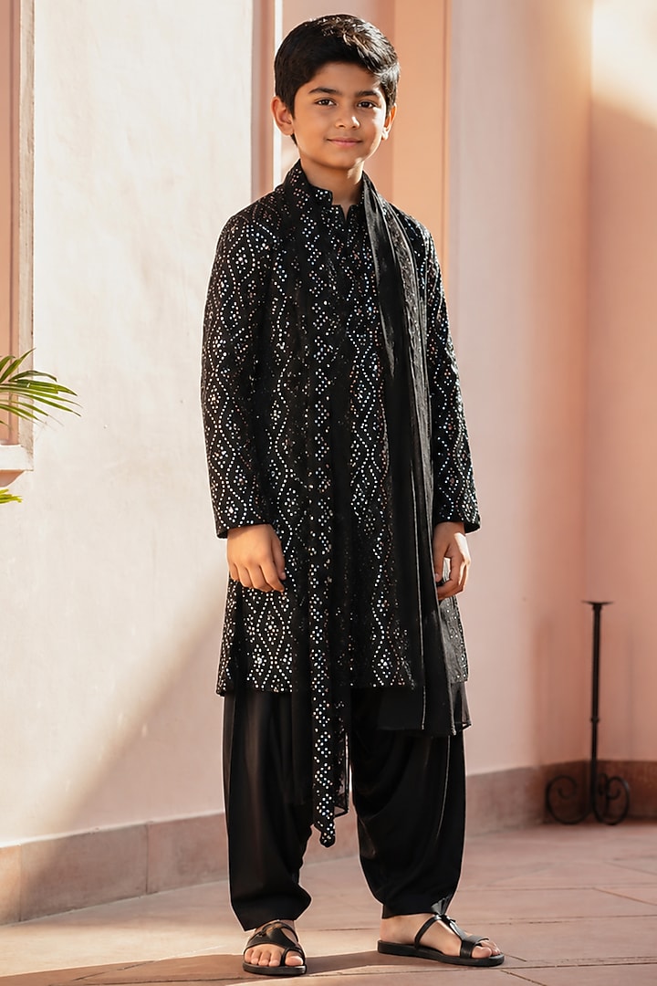 Black Chikankari Mirror Embroidered Kurta Set For Boys by Bohame Kids at Pernia's Pop Up Shop