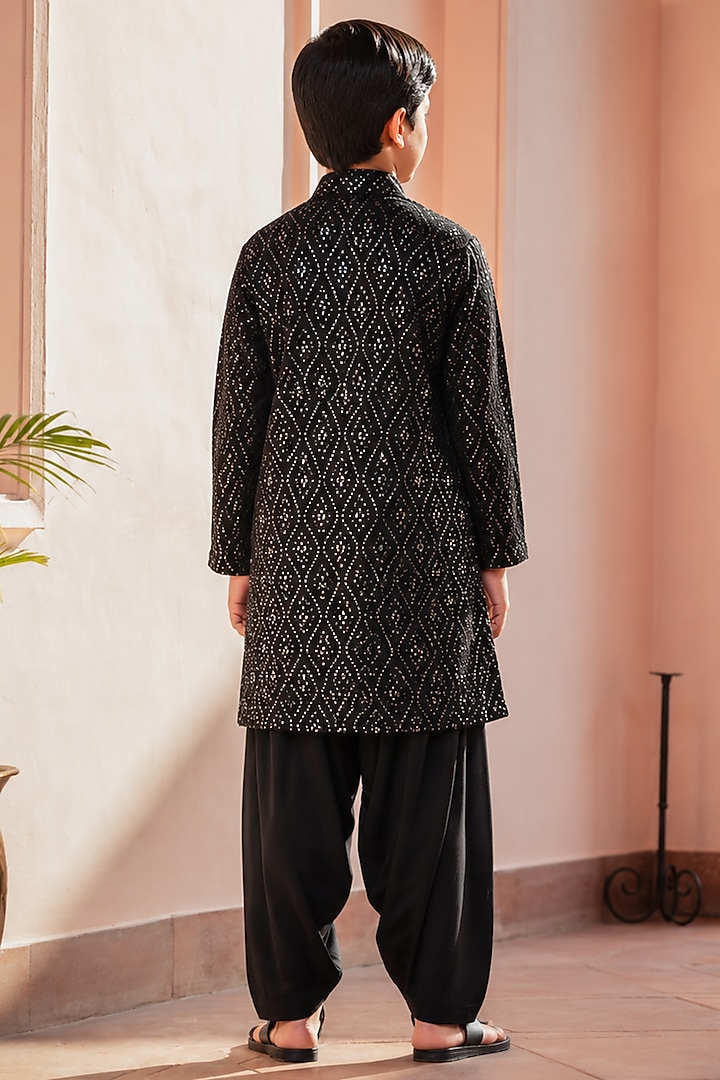 Black Chikankari Mirror Embroidered Kurta Set For Boys by Bohame Kids at Pernia's Pop Up Shop