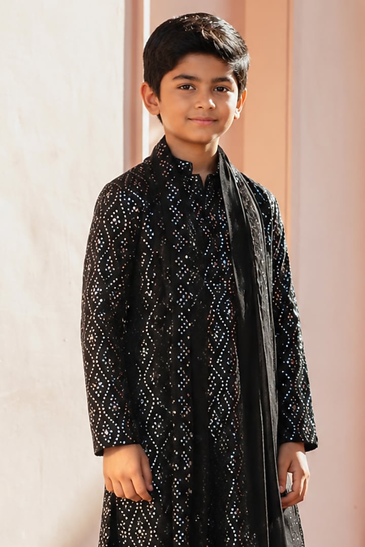 Black Chikankari Mirror Embroidered Kurta Set For Boys by Bohame Kids at Pernia's Pop Up Shop