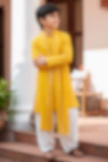 Mustard Chikankari Mirror Embroidered Kurta Set For Boys by Bohame Kids at Pernia's Pop Up Shop