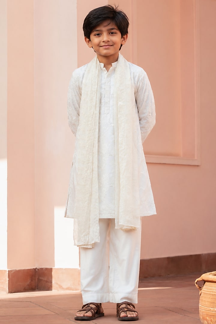 Off-White Chikankari Embroidered Kurta Set For Boys by Bohame Kids at Pernia's Pop Up Shop