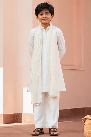 Off-White Chikankari Embroidered Kurta Set For Boys by Bohame Kids