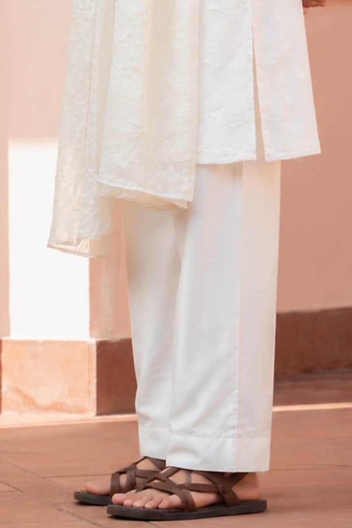 Off-White Chikankari Embroidered Kurta Set For Boys by Bohame Kids at Pernia's Pop Up Shop
