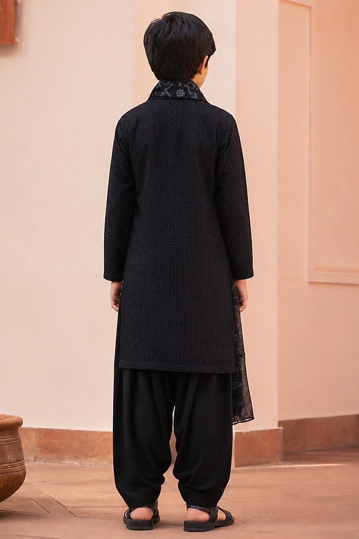 Black Chikankari Kurta Set For Boys by Bohame Kids at Pernia's Pop Up Shop